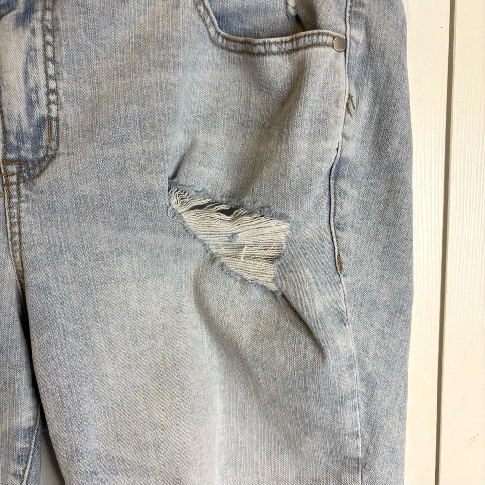 Women's Size 18 TORRID Perfect 10" Bermuda Jean Shorts Vintage Stretch Ripped - Picture 2 of 12